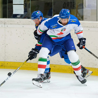 Il varesino Thomas Larkin, che compirà 35 anni il 31 dicembre 2025, guida del Blue Team (foto dal profilo Facebook ufficiale della FISG - Federazione Italiana Sport del Ghiaccio)
