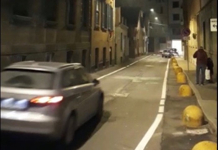 Via San Francesco: i lampioni funzionano a intermittenza
