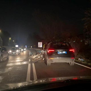 Incidente in via Autostrada con code in entrata e uscita da Varese