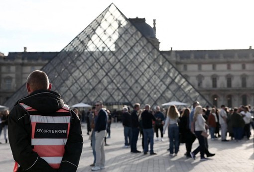 Furto al Louvre, procura Parigi annuncia 5 nuovi arresti Furto al Louvre, procura Parigi annuncia 5 nuovi arresti