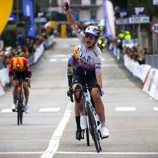 Lo sprint finale a Cittiglio - foto Ossola