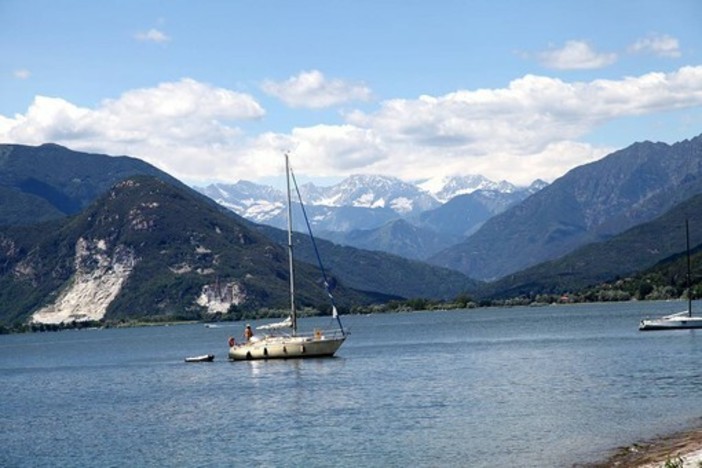 Siccità, sempre più critica la situazione del lago Maggiore. Mancano pochi centimetri al minimo storico del 1976 Siccità, sempre più critica la situazione del lago Maggiore. Mancano pochi centimetri al minimo storico del 1976