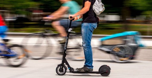 Scatta oggi l'obbligo di assicurazione per i monopattini elettrici Scatta oggi l'obbligo di assicurazione per i monopattini elettrici