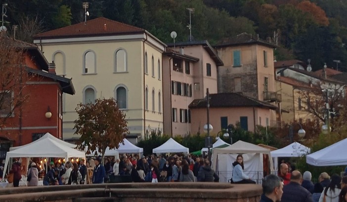 Sabato 22 e domenica 23 novembre tornano i mercatini di Natale sul lungolago di Porto Ceresio