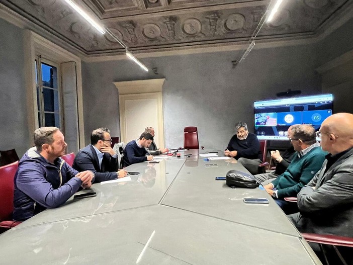 Quale futuro per la piscina di via Copelli? Malerba: «Un palazzetto per il volley volano di uno sport in forte crescita». L'opposizione: «Servono dati precisi, costi e ricadute»