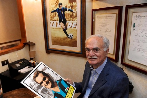 Ciao Sandro, grazie a te mi sono innamorato dei colori nerazzurri quel 27 maggio del 1964. E mi sono fatto crescere i baffi in onore tuo Ciao Sandro, grazie a te mi sono innamorato dei colori nerazzurri quel 27 maggio del 1964. E mi sono fatto crescere i baffi in onore tuo