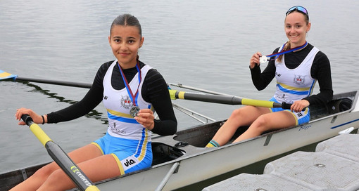 La premiazione del 2 senza Under 17 di Arianna Teli e Clio Rovera