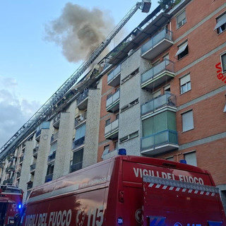 Incendio in un appartamento al sesto piano a Milano: morti un uomo e una donna