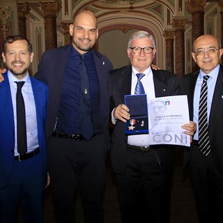 Da sinistra Emanuele Monti (consigliere Regione Lombardia), Marco Riva (Coni Lombardia), Mario Minervino, Salvatore Rosario Pasquariello (prefetto di Varese) - foto Ossola