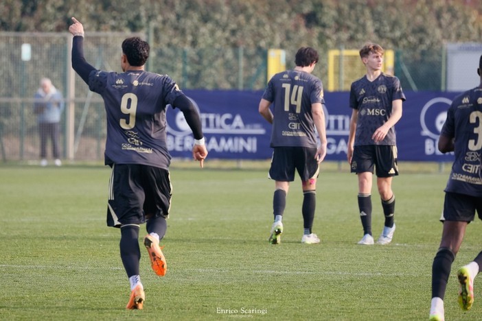 Sulla via della salvezza con Costantino (Foto Scaringi - Varesina Calcio) Sulla via della salvezza con Costantino (Foto Scaringi - Varesina Calcio)
