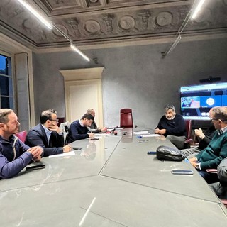 Quale futuro per la piscina di via Copelli? Malerba: «Un palazzetto per il volley volano di uno sport in forte crescita». L'opposizione: «Servono dati precisi, costi e ricadute»