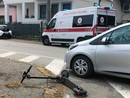 Gallarate, incidente alla rotonda della Moriggia: 37enne in monopattino finisce a terra