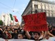 Milano: tavolini lanciati contro polizia e cariche, ci sono feriti Milano: tavolini lanciati contro polizia e cariche, ci sono feriti