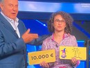 Gerry Scotti incorona Mariacristina da Ispra campionessa della Ruota della fortuna Gerry Scotti incorona Mariacristina da Ispra campionessa della Ruota della fortuna
