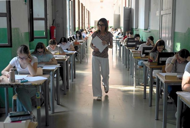 Maturità, da Pavese e Calabresi: al via l'esame con la prova di italiano. In provincia di Varese tornano in aula ottomila studenti Maturità, da Pavese e Calabresi: al via l'esame con la prova di italiano. In provincia di Varese tornano in aula ottomila studenti