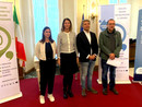 Da sinistra Samanta Ferrari, coordinatrice Ente Bilaterale e Organismo Paritetico della Provincia di Varese, il vice sindaco Ivana Perusin, Livio Muratore e Alessandro Castiglioni, presidenti Ente Bilaterale del Turismo e del Commercio Da sinistra Samanta Ferrari, coordinatrice Ente Bilaterale e Organismo Paritetico della Provincia di Varese, il vice sindaco Ivana Perusin, Livio Muratore e Alessandro Castiglioni, presidenti Ente Bilaterale del Turismo e del Commercio