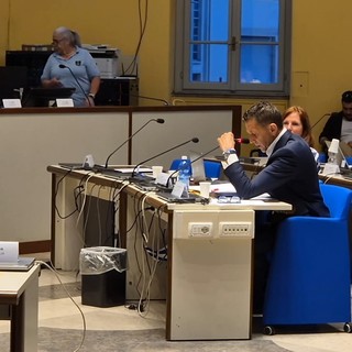 VIDEO. Busto, Vannacci “interviene” in Consiglio comunale a sostegno di Max Rogora