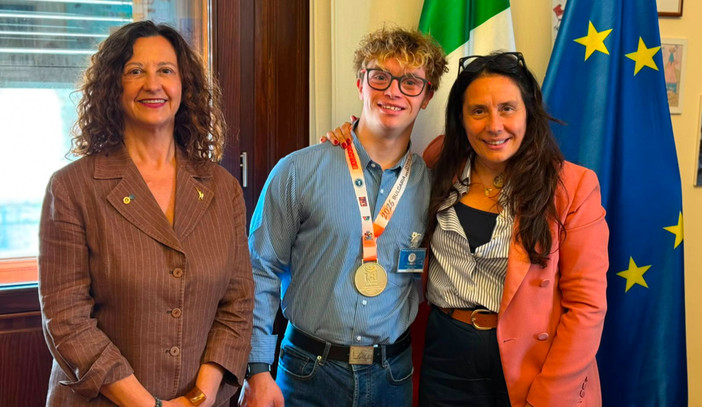 Riccardo Maino con la deputata bustocca della Lega, Manuela Maffioli, e il Ministro per le Disabilità Alessandra Locatelli
