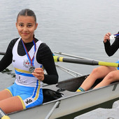 La premiazione del 2 senza Under 17 di Arianna Teli e Clio Rovera