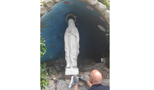 La statua della Madonna dell’Ospedale di Gallarate è stata restaurata dopo gli atti vandalici dell'aprile scorso
