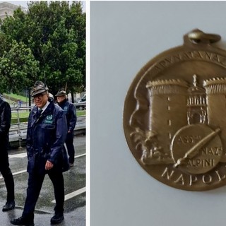 «Tenga questa medaglia, è di mio padre che tornò dalla Russia». Un gesto e un'immagine che raccontano tutto lo spirito alpino