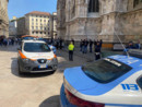 Milano, trovato morto l'evaso sospettato di aver accoltellato un collega: si è lanciato dal Duomo. Rinvenuto anche il cadavere della donna scomparsa