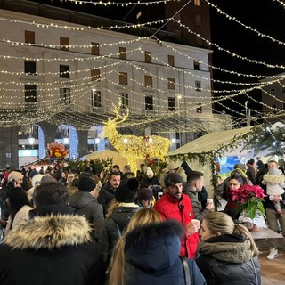 CHE FARE NEL WEEKEND. Benvenuto dicembre tra mercatini, lucine, piste del ghiaccio e presepe sommerso