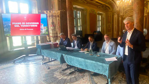 Il sindaco Galimberti presenta il nuovo Pgt di Varese in Salone Estense insieme all'assessore Civati Il sindaco Galimberti presenta il nuovo Pgt di Varese in Salone Estense insieme all'assessore Civati