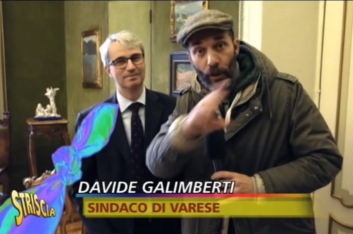 Varese è il primo comune d'Italia a dire «no mozziconi a terra»: Galimberti firma la promessa con Striscia la Notizia