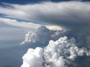 Riecco l'instabilità e il rischio di temporali forti soprattutto nella prossima notte. Variabile e meno caldo fino al weekend Riecco l'instabilità e il rischio di temporali forti soprattutto nella prossima notte. Variabile e meno caldo fino al weekend