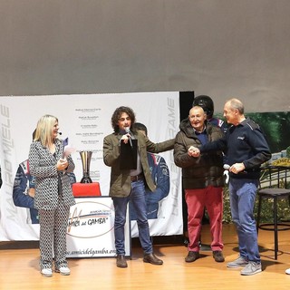 La foto postata da Rosanna, moglie di Mauro Miele, in ricordo di Mario Manzoni, terzo da destra