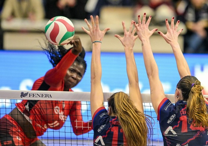 L’Uyba sfiora l’impresa, Chieri passa al tie-break: 3-2