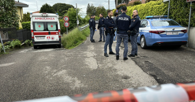 La polizia e i soccorsi in via Menotti il 6 maggio del 2024 La polizia e i soccorsi in via Menotti il 6 maggio del 2024