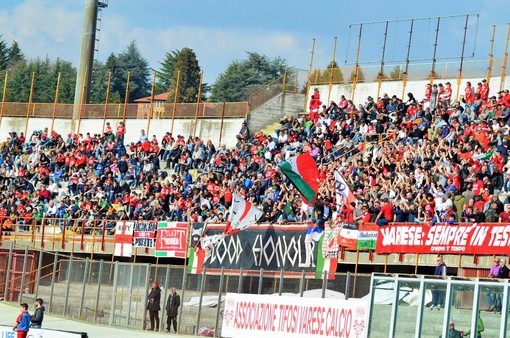 Domenica 20 marzo 2016: 5 mila tifosi sugli spalti del Franco Ossola per la promozione del Varese dall'Eccellenza alla serie D: quando li rivedremo? (fotoservizio Ezio Macchi)