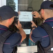 Fuga dopo l’aggressione, si rifugia nel minimarket: il Questore chiude il locale per sette giorni Fuga dopo l’aggressione, si rifugia nel minimarket: il Questore chiude il locale per sette giorni