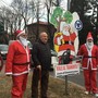 Audio Porfidio con due "Babbi Natale" durante una delle sue colorite proteste Audio Porfidio con due "Babbi Natale" durante una delle sue colorite proteste