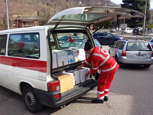 Imprenditore anonimo dona 1700 euro di alimenti alla Croce Rossa di Luino e Valli