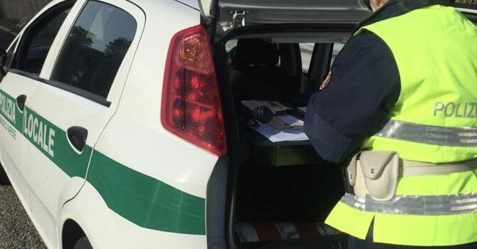 Varese, la polizia locale sventa il furto di un irregolare in via del Cairo. «Spero che le procedure di espulsione vadano a buon fine»