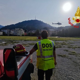 Continua a bruciare ma è sotto controllo l'incendio di Como. Ancora odore di fumo in alcune zone del Varesotto
