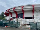 La situazione attuale lungo il lato ovest della Itelyum Arena La situazione attuale lungo il lato ovest della Itelyum Arena