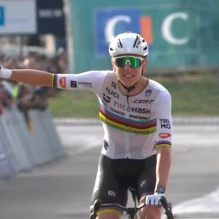 Tadej Pogacar, campione del mondo e d'Europa, favorito per la vittoria alla Tre Valli Varesine 2025