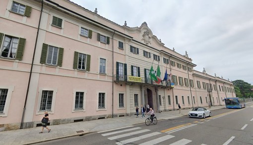 Varese, il Consiglio comunale approva 28 nuovi nomi per il Famedio e apre ai bus gratuiti per giovani e anziani Varese, il Consiglio comunale approva 28 nuovi nomi per il Famedio e apre ai bus gratuiti per giovani e anziani