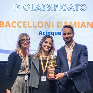 La premiazione di Acinque: da sinistra Giuseppa Castore, Simona Grandi e Damiano Baccelloni