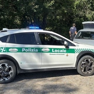 Una pattuglia della polizia locale di Arcisate (foto d'archivio) Una pattuglia della polizia locale di Arcisate (foto d'archivio)