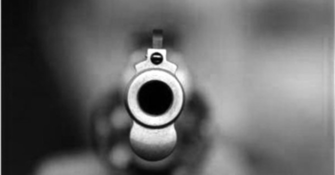 Ragazzo di 25 anni ferito con un colpo d'arma da fuoco a una gamba nei boschi di Sumirago