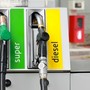 Carburanti, l'allarme dei consumatori: stangata benzina, quasi 9 euro in più per un pieno