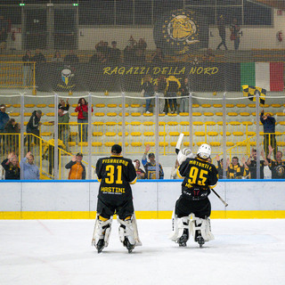 Sergii Pisarenko e Pippo Matonti sotto la curva, che stasera sarà piena: sarebbe rivederli così dopo Varese-Fiemme (Fotografia Galbiati)