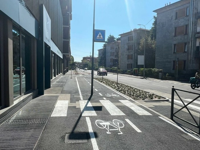 Il palo "della discordia" in viale Belforte