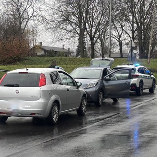 Truffe agli anziani in Valceresio, l'auto civetta della polizia locale di Arcisate scopre e denuncia due sospetti Truffe agli anziani in Valceresio, l'auto civetta della polizia locale di Arcisate scopre e denuncia due sospetti