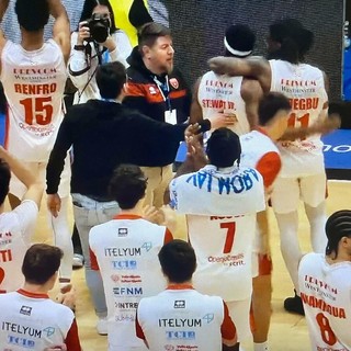Esulta la Openjobmetis Varese dopo la vittoria al PalaRadi di Cremona Esulta la Openjobmetis Varese dopo la vittoria al PalaRadi di Cremona